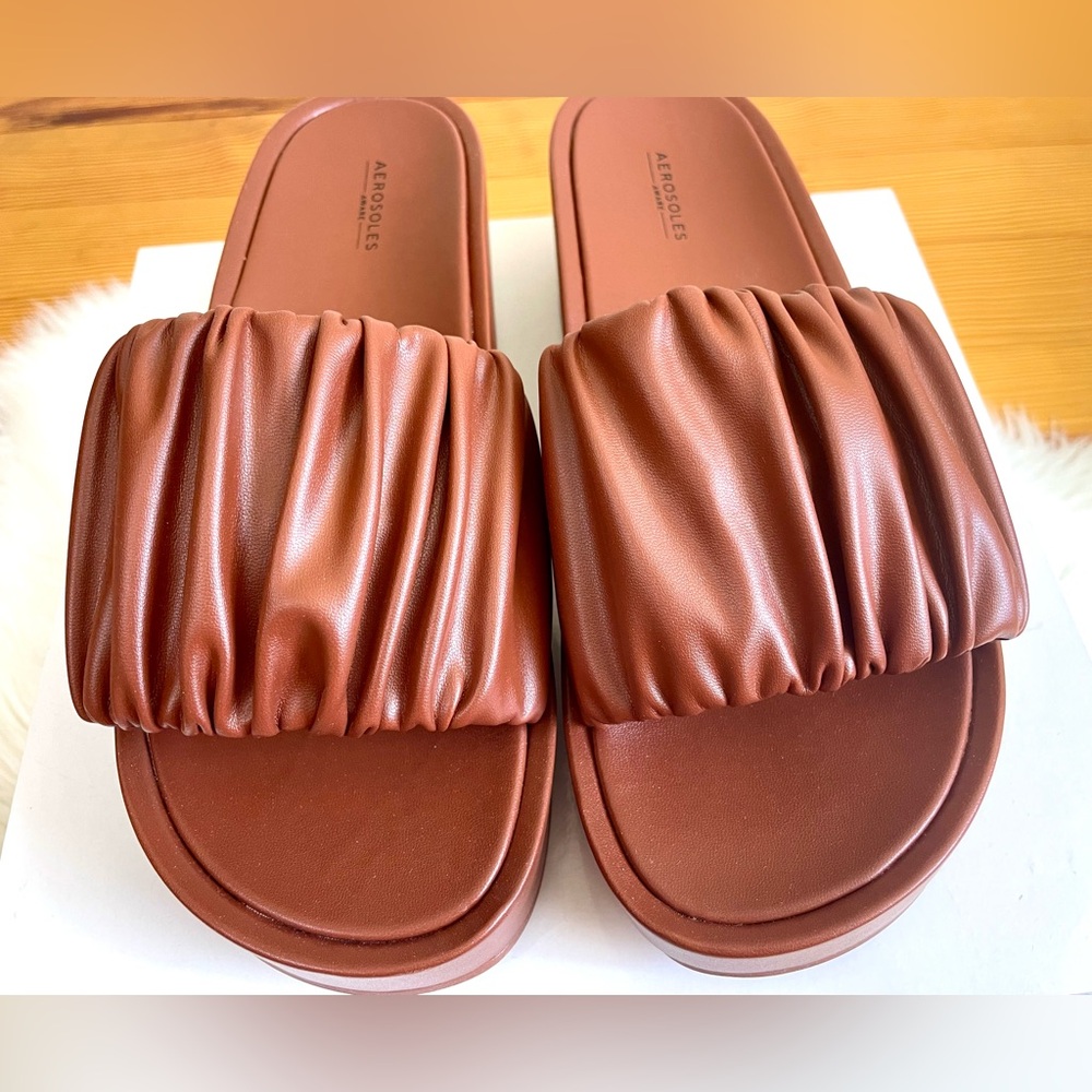 NWT, AEROSOLES Dada Sandals in Tan, New in box - Picture 3 of 12